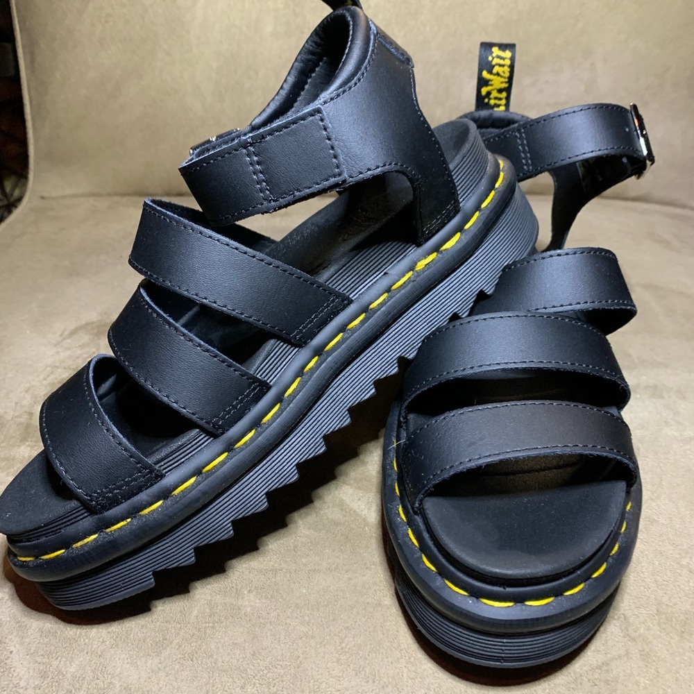 Brand new doc marten Blaire size 7 in black. Bought but never worn.